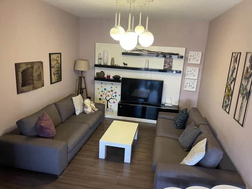SHITET APARTAMENT 2+1, I MOBILUAR – PRANË PALLATIT ME SHIGJETA, TIRANË 1