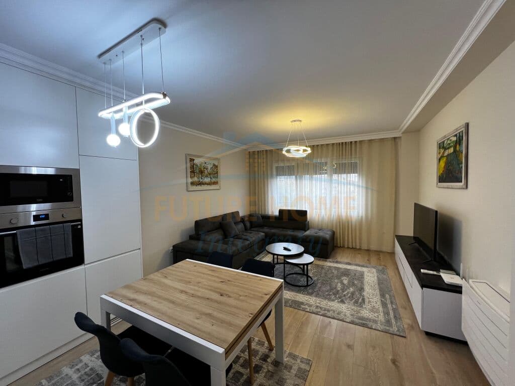Qera, Apartament 2+1+3, Pazari i Ri, 1000 Euro