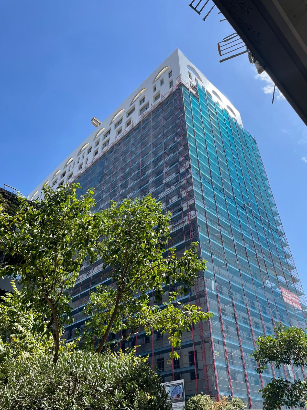 Shitet, Apartament 1+1, White Tower, Komuna 2