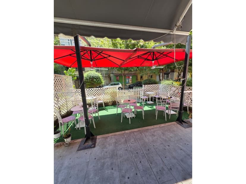 Shitet Biznesi-Bar Lokal Yogurteri,( Tefta Tashko Koco) Pazari i Ri. 1