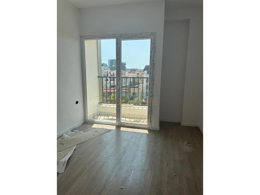 Shitet, Apartament 1+1, prane Shkolles Osman Myderizi 2