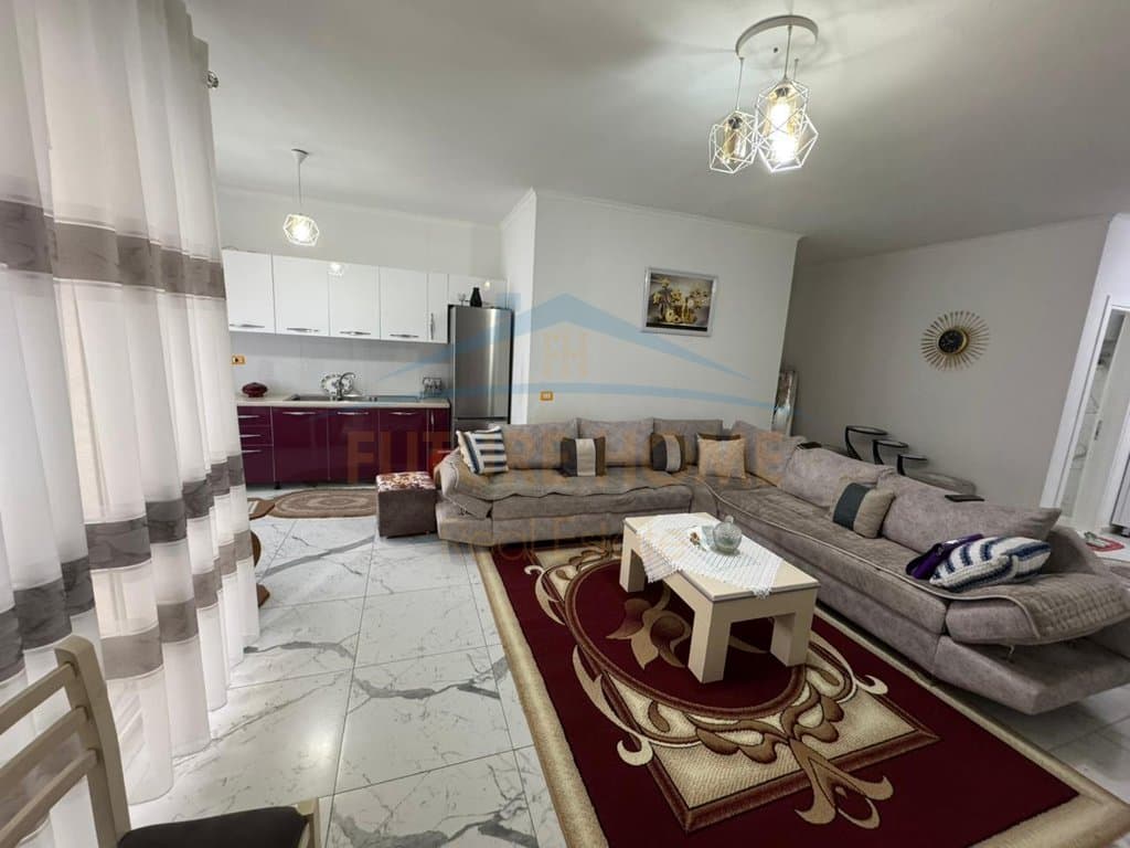 Shitet, Apartament 2+1 , Fresk 5