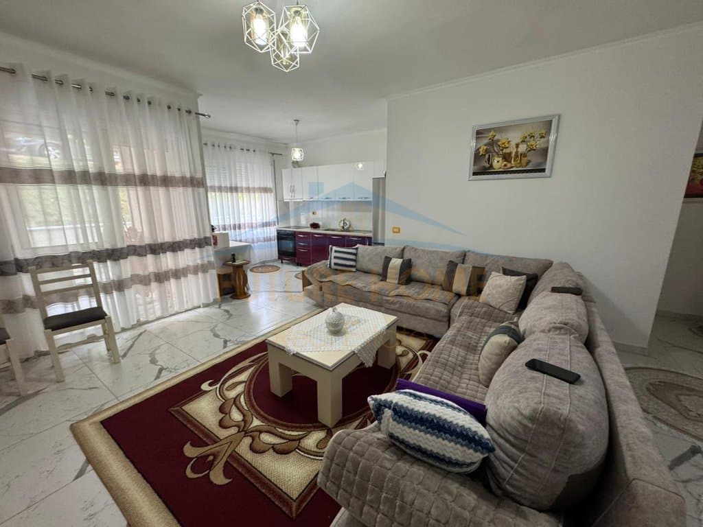 Shitet, Apartament 2+1 , Fresk 3