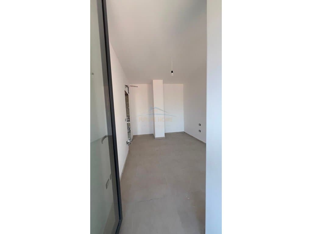 Shitet,Apartament 1+1+ Post Parkimi ,Selvia. 3