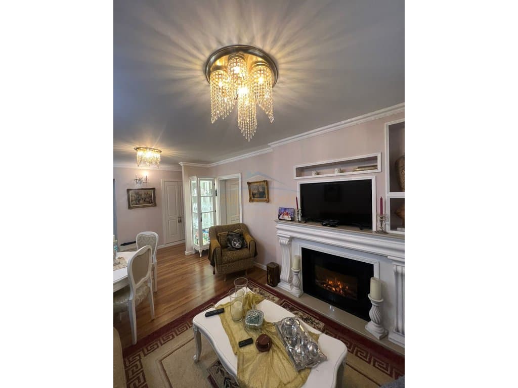Shitet, Apartament 2+1 + Garderobë, Rruga e Kavajës,Tiranë 1