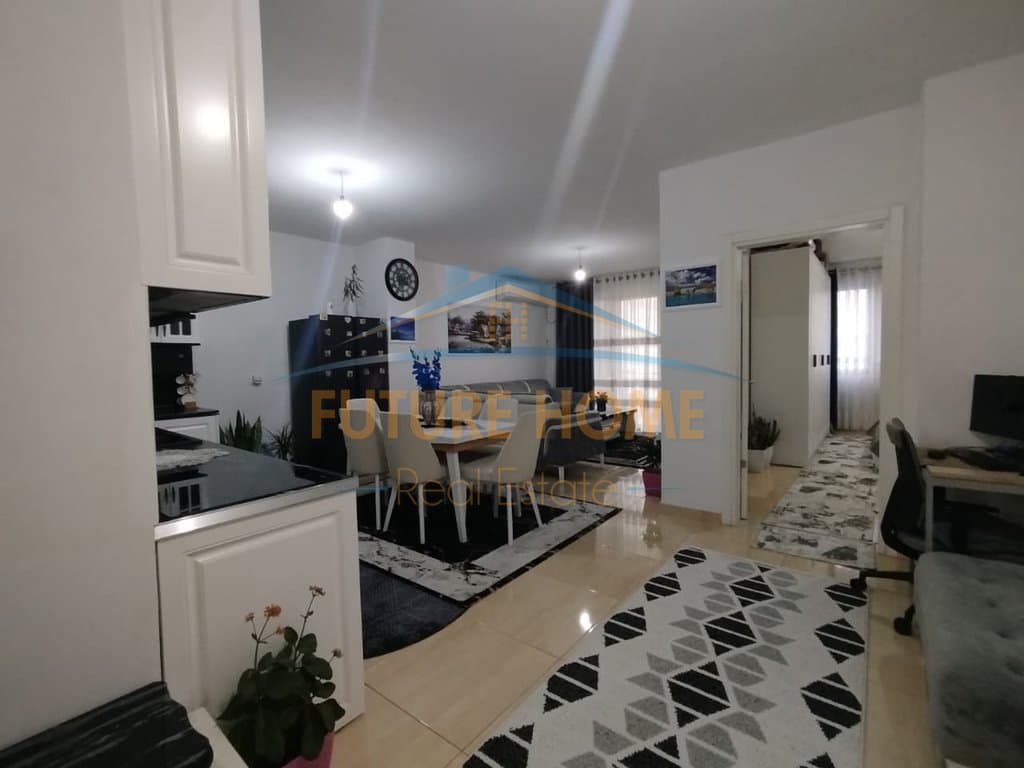 Disponojme apartament 1+1 per shitje me vendndodhje ne Kamez. 5
