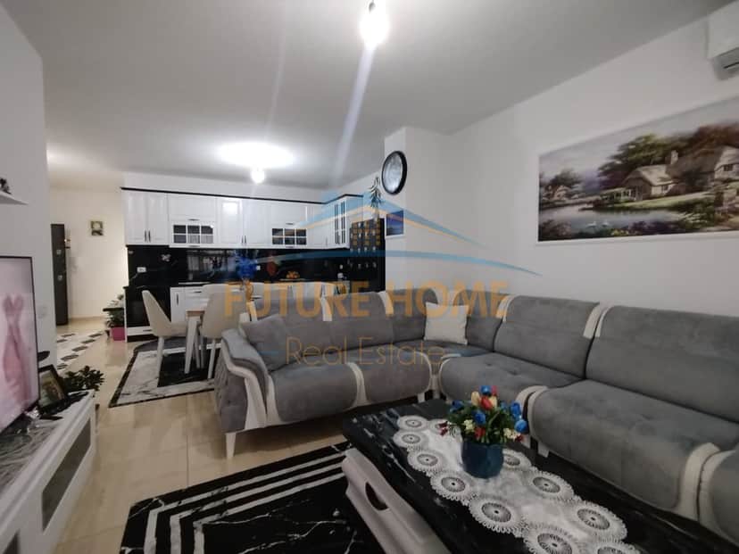 Disponojme apartament 1+1 per shitje me vendndodhje ne Kamez. 1