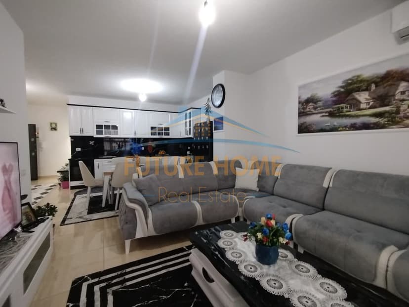 Disponojme apartament 1+1 per shitje me vendndodhje ne Kamez. 1