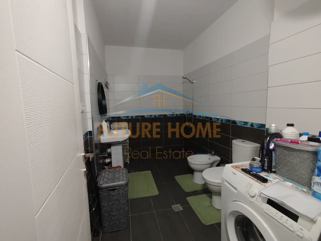 Disponojme apartament 1+1 per shitje me vendndodhje ne Kamez. 2