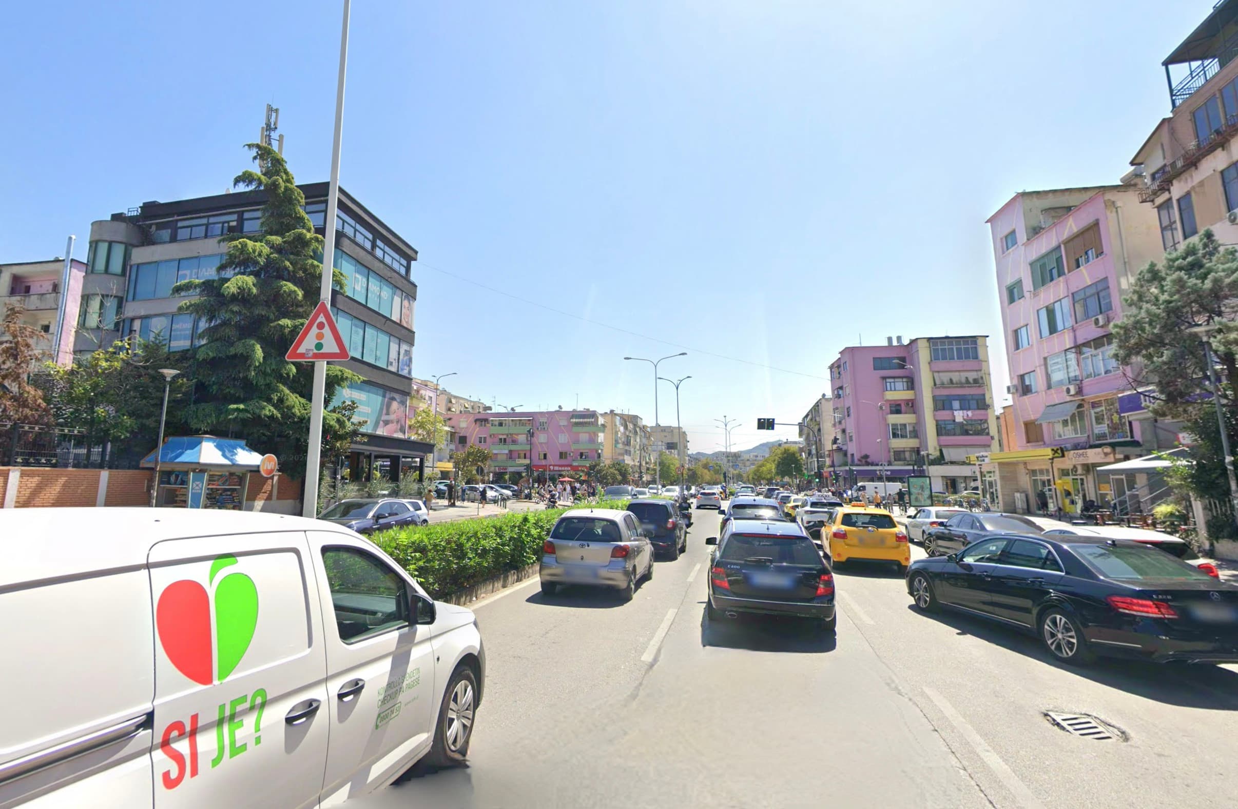 Qira, Ambient për Zyra, Kryqëzimi i 21 Dhjetorit, Tiranë