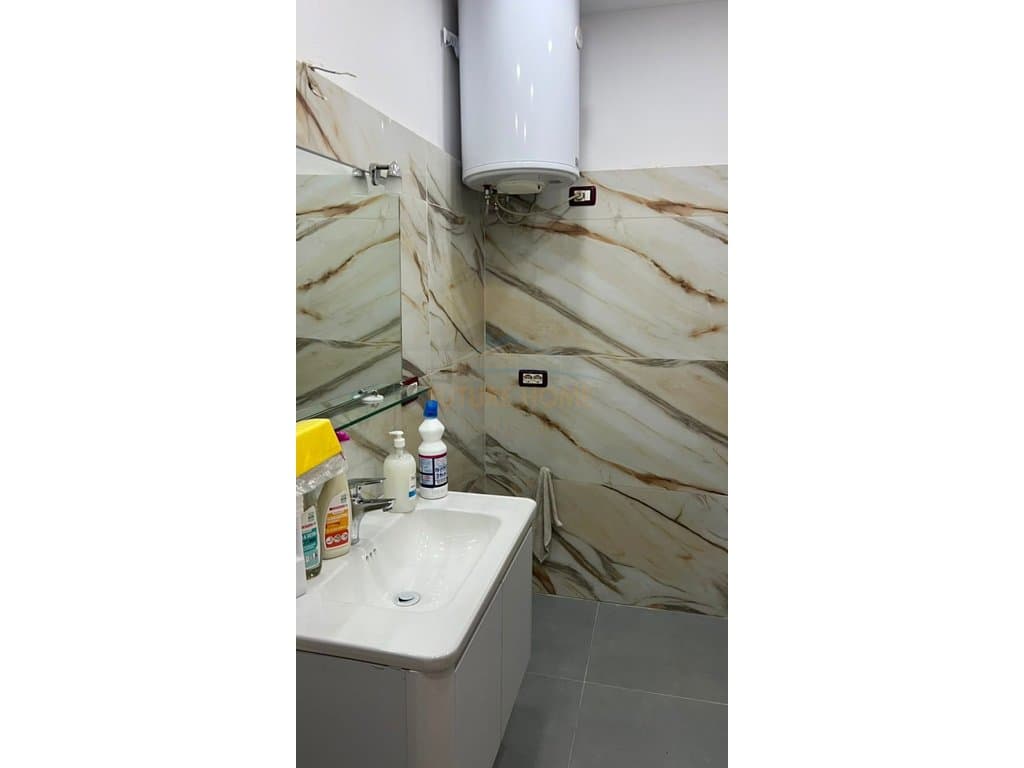 Shitet, Apartament 2+1, Rruga Ferit Xhajko, Tiranë. 3
