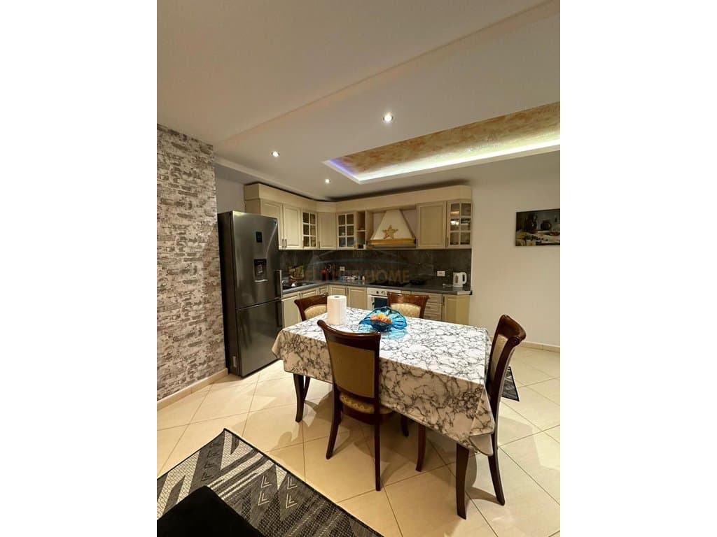Shitet, Apartament 2+1, Air Albania, Tiranë 3